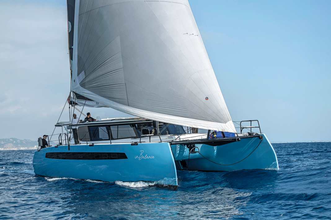 Scafi alti, look sportivo Il Balance 482 è robusto ma leggero, offre molto spazio a bordo e buone caratteristiche di navigazione.