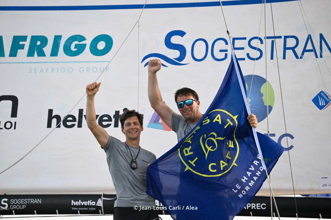 I vincitori della Transat Café L'Or 2025 nella classe 40 Guillaume Pirouelle e Cédric Chateau.