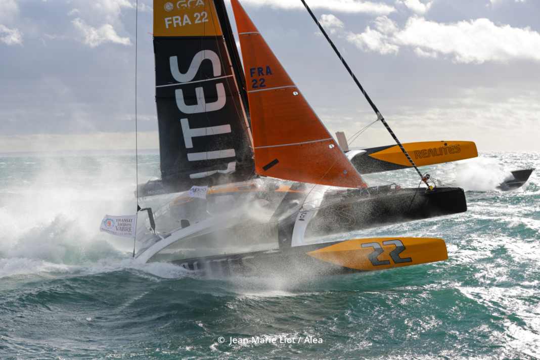 Zweifelsohne die Action der Woche: viel Wind und Welle beim Start des Transat Jacques Vabre