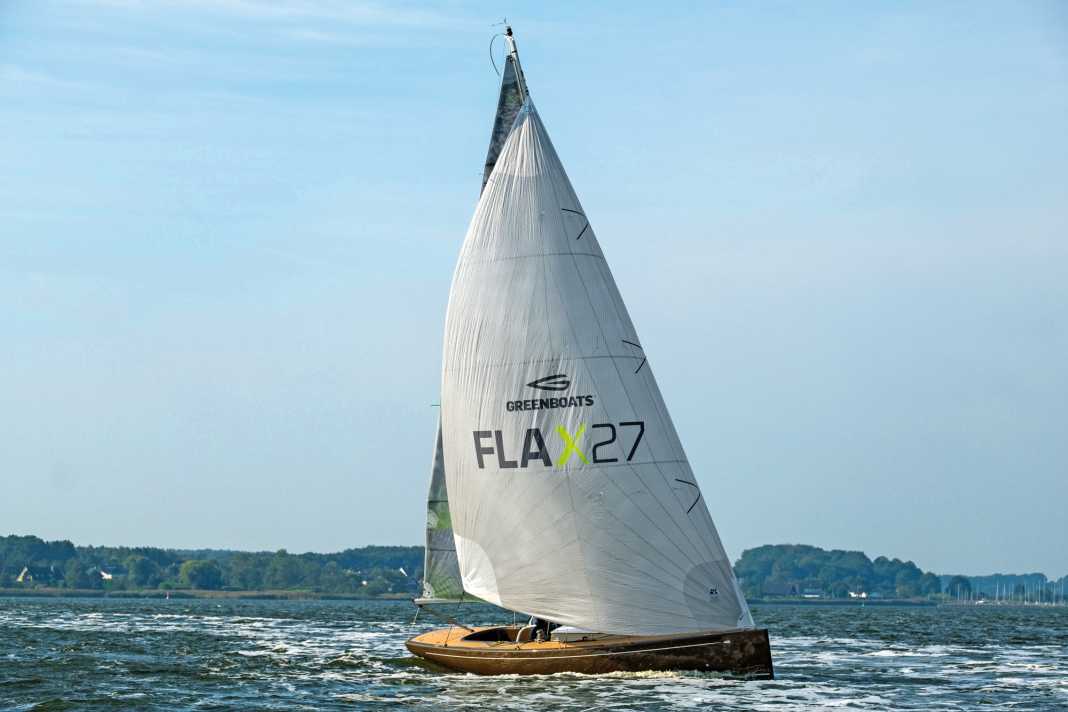Der Judel/Vrolijk-Daysailer Flax 27 wurde viermal gebaut und ist segelnder Botschafter der Firma, die längst auch in anderen Branchen tätig ist
