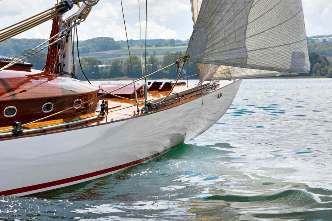 Piekfein. Comprehensively restored and freshly painted, the "Gun" sails into its new century