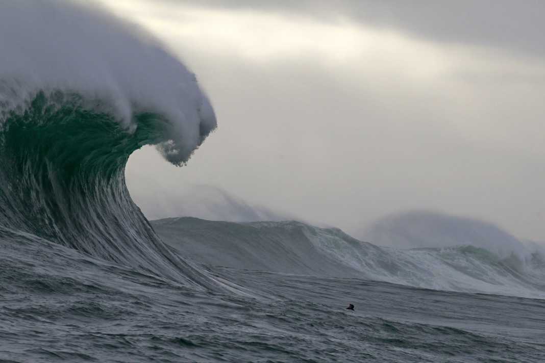 Des vagues géantes à la force destructrice au large du Cap
