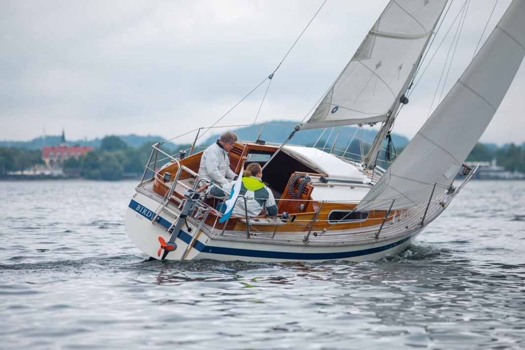 Dank der großen Genua segelt die Biga auch bei wenig Wind sehr ordentlich