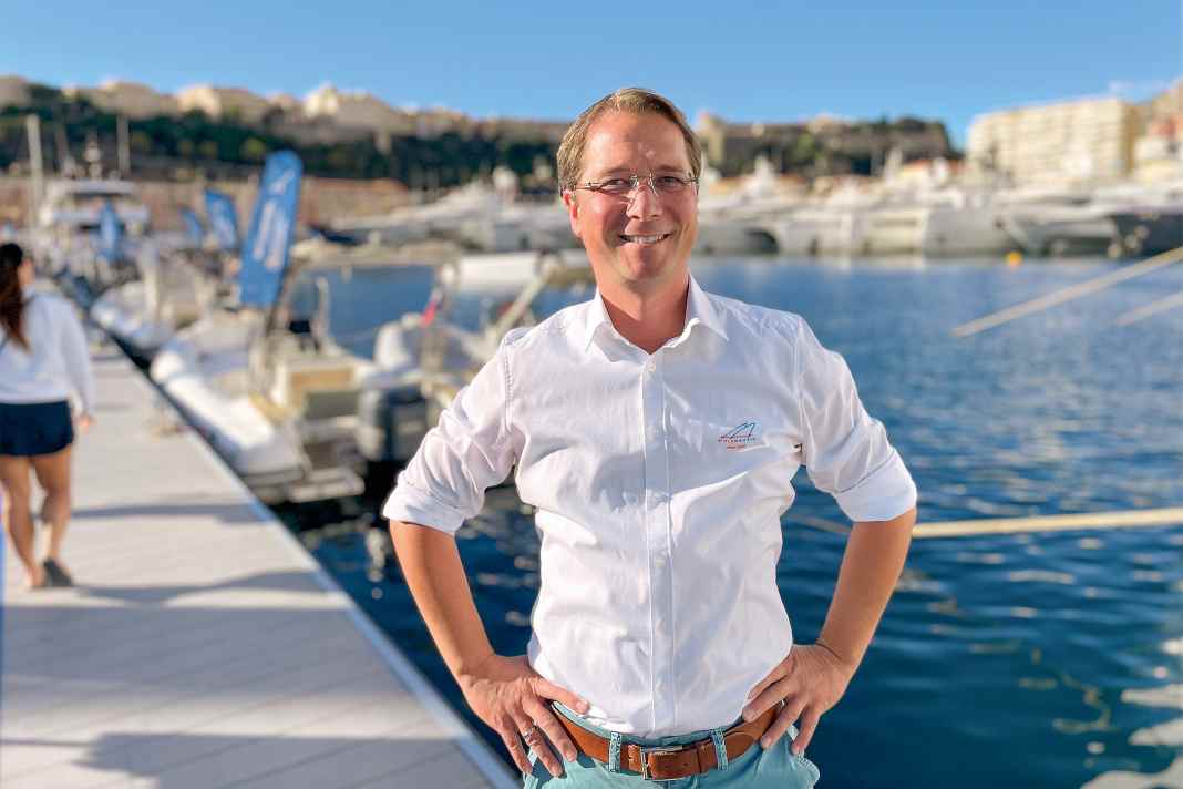 Guter Dinge: André Hofmann ist für  Wolz Nautic im Marketing und Vertrieb  tätig und trieb mit seinen Kollegen früh  die Abkehr von Burma-Teak voran