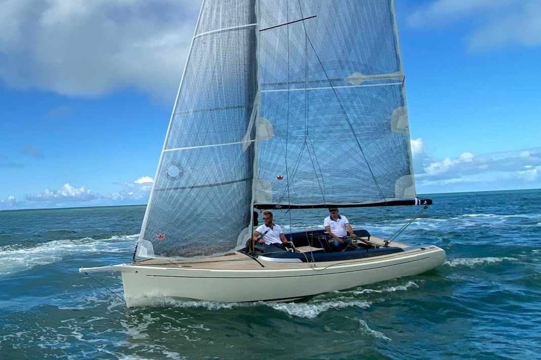 Das erste Boot vom Typ Tofinou 7.9 segelt bereits