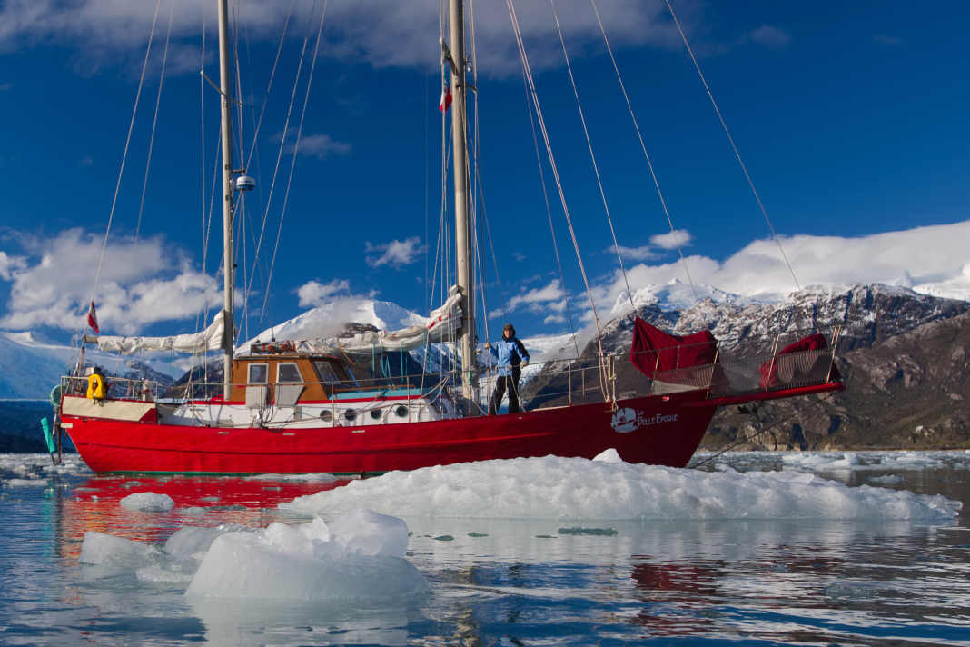 Die Stahlyacht "La Belle Epoque" im Eis
