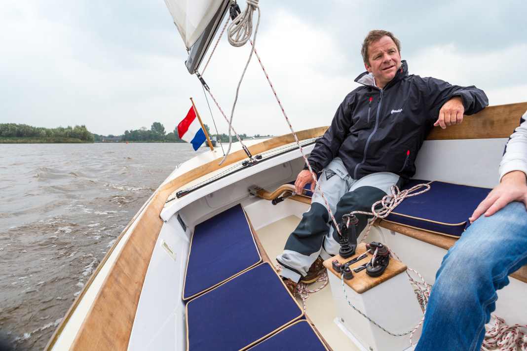 Erfahrener Segler am Steuer: Michael Good testet für die YACHT Segelboote und gibt im Podcast exklusive Einblicke hinter die Kulissen: Wie läuft so ein Test eigentlich ab? Welche Herausforderungen gibt es?