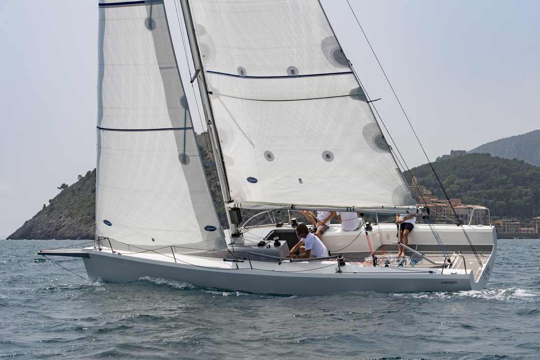 Now with cabin superstructure and modified layout on deck. The overlapping genoa or the self-tacking jib is available as an option.