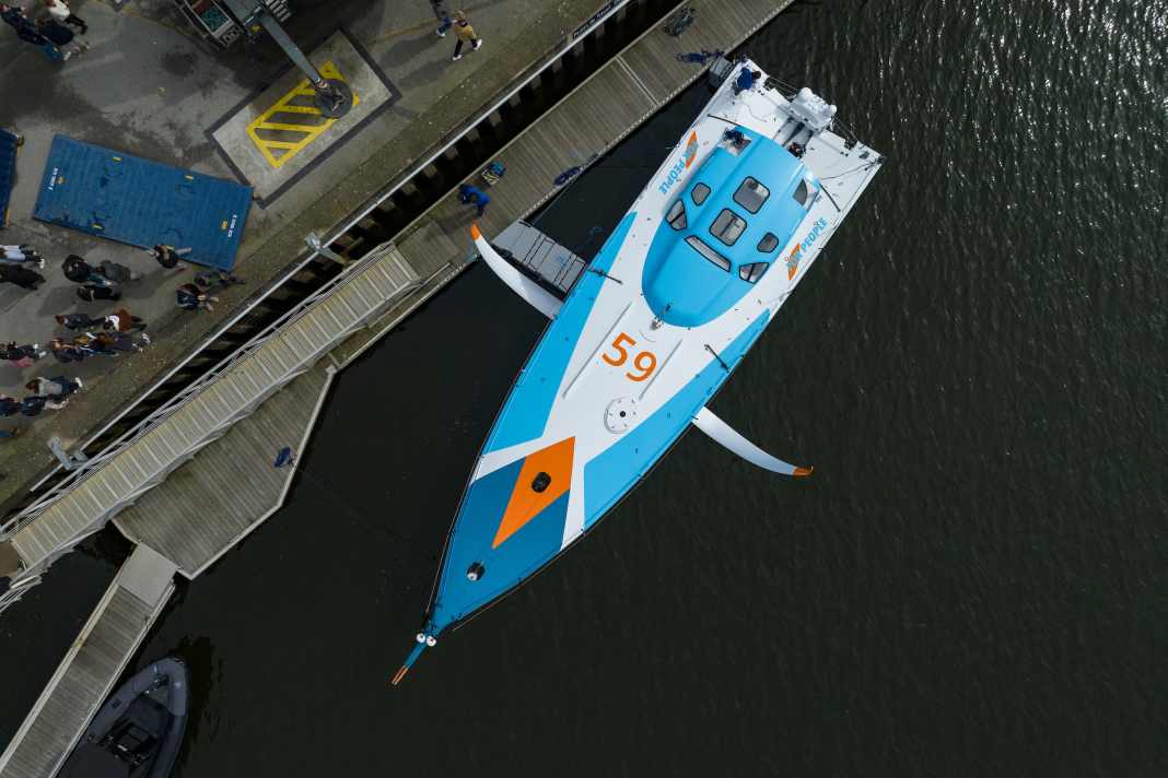 Thomas Ruyants neuer Imoca "For People" wirkt weniger radikal als sein Vorgänger "LinkedOut": vergleichsweise spitz zulaufendes Deck, weit achtern liegendes Cockpit