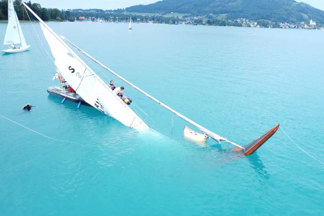 Un'immagine spettacolare, mentre "Bibelot II" continua a salire a galla.