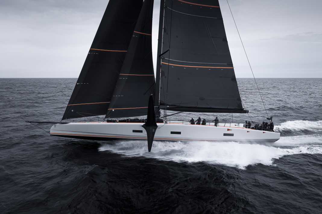 Lors des premiers essais avec les foils, "Raven" a enregistré jusqu'à 29 nœuds en mer Baltique.