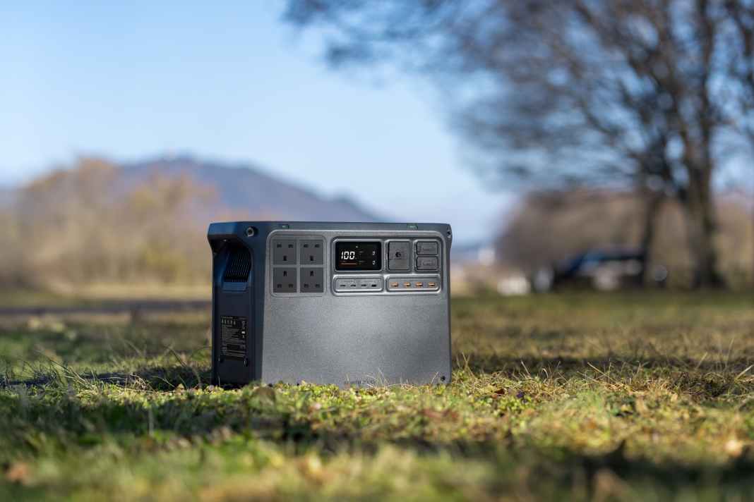 Die DJI Power 2000 ist eine große Powerbank.