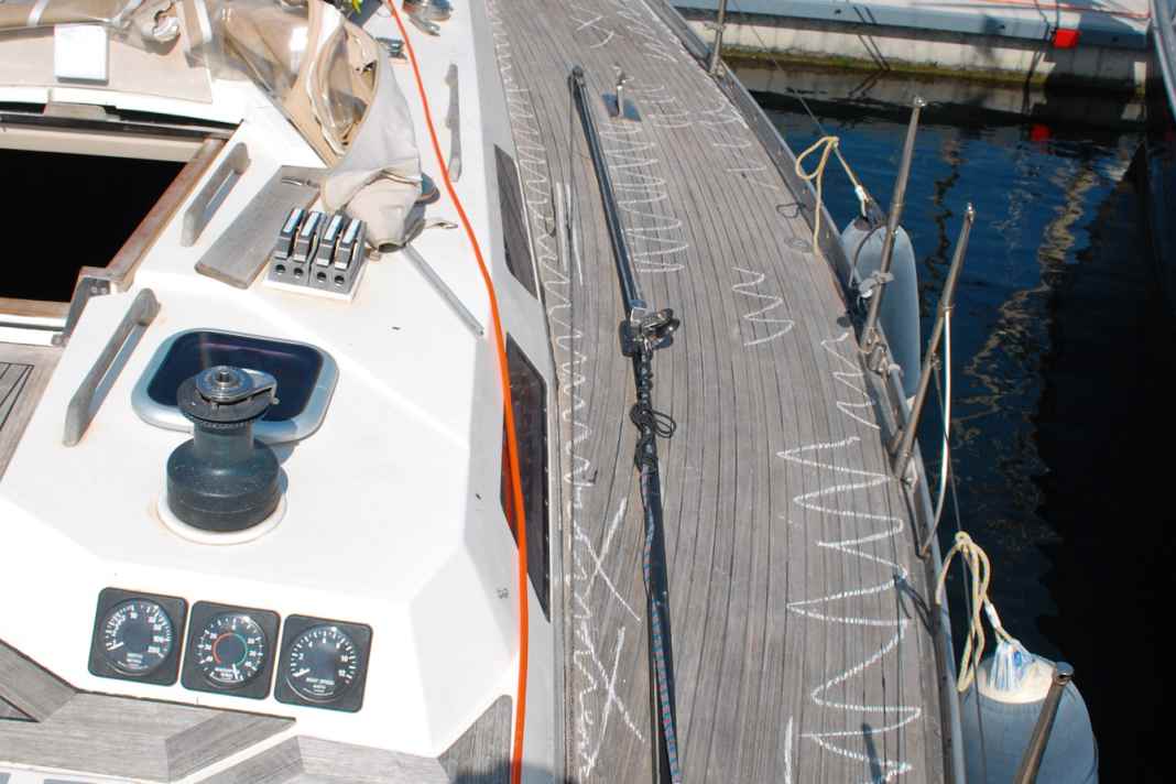 At home, the "Baltic" reveals the need for renovation. The teak deck needs to be replaced