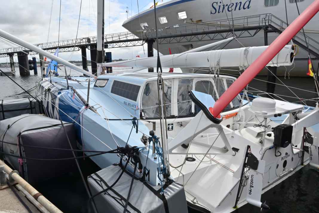 Au nord du quai de la mer Baltique, dans le port de plaisance de Seeburg, le "Biotherm" est amarré.