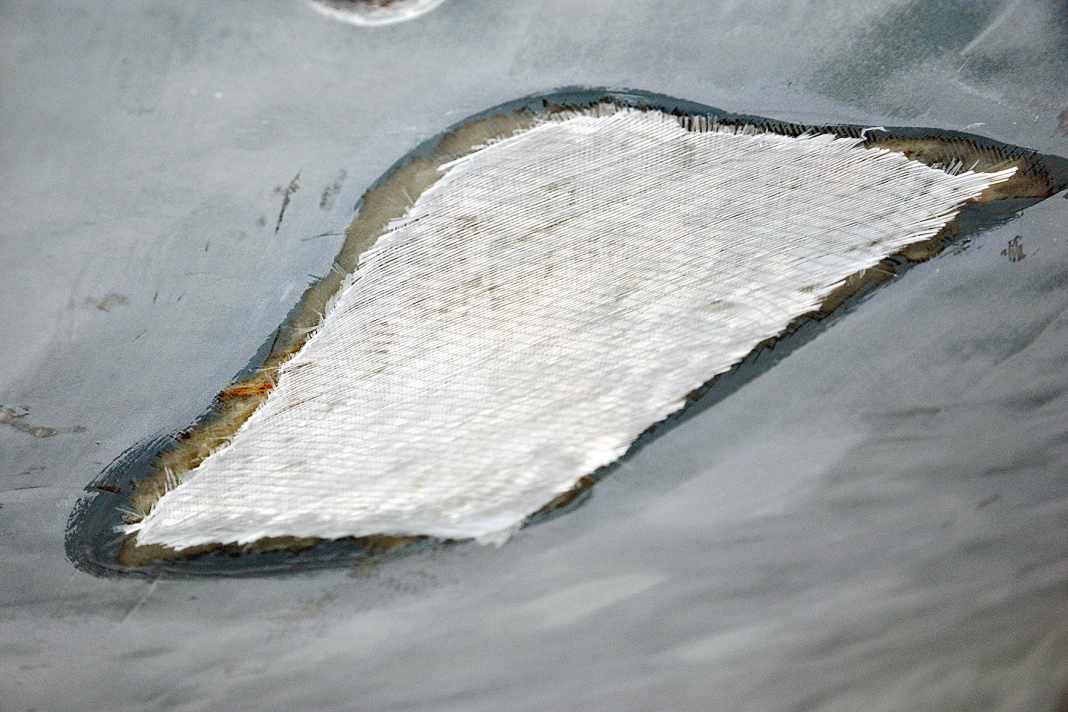 1. les surfaces d'appui des chevalets sont surlaminées et mastiquées en dernière étape après le ponçage