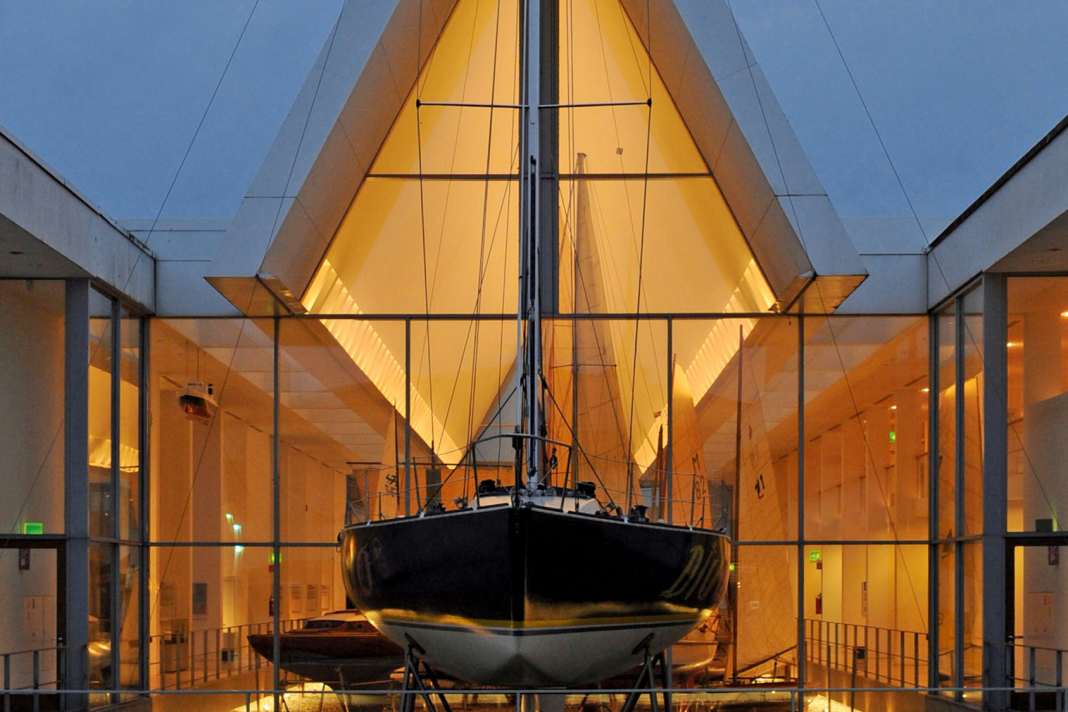 Die „Diva“ vor dem Museum war unter Skipper Berend Beilken einer von drei Cuppern, die 1985 den Admiral’s Cup nach Deutschland holten