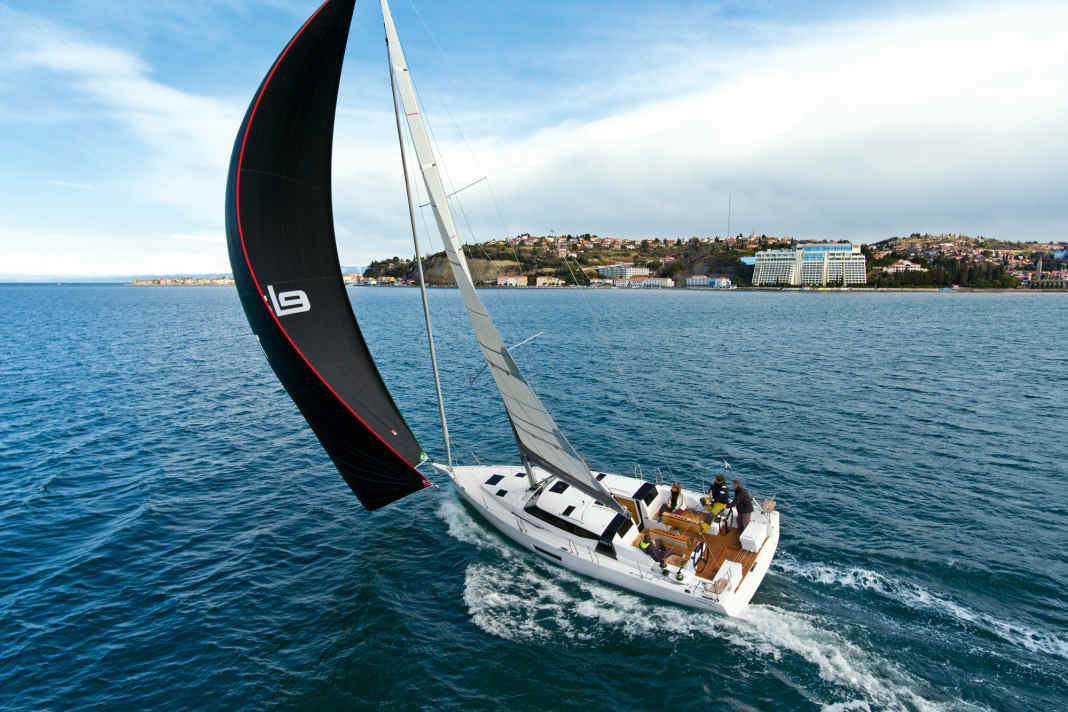 Maximum utilisation: plenty of space in the cockpit, lots of volume below deck. The GT5 offers more than its size suggests