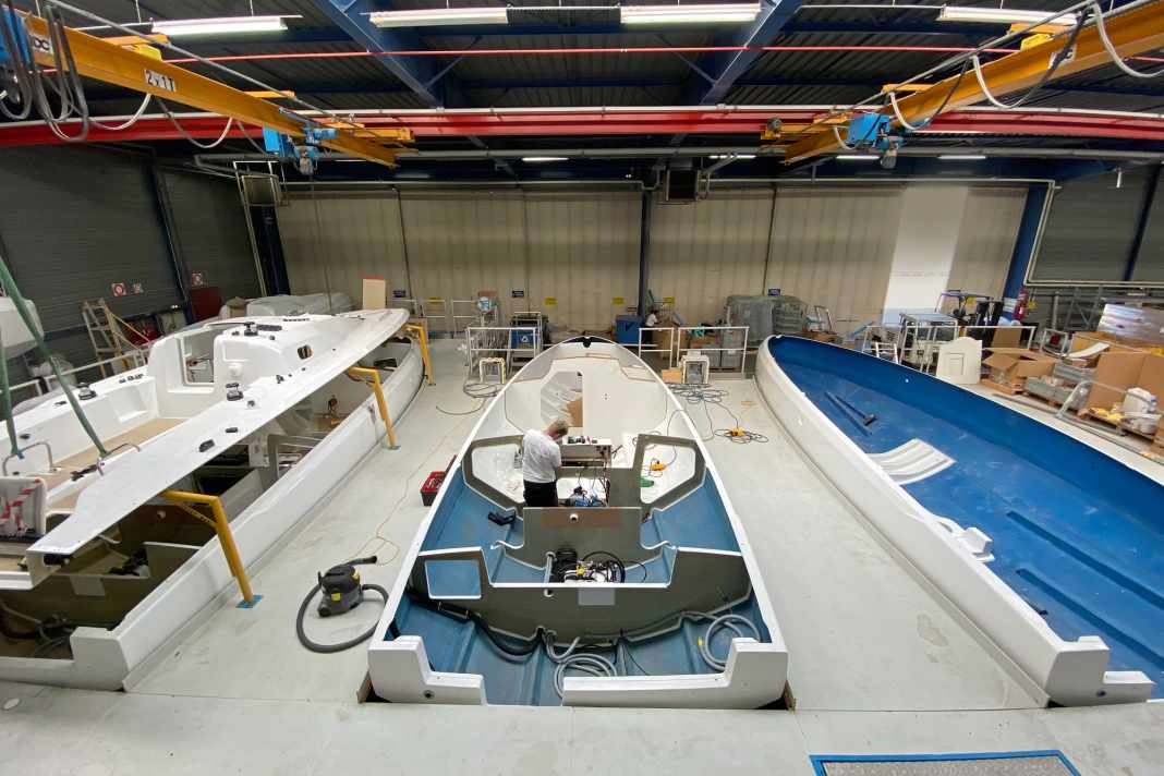 Il primo yacht prodotto in serie il cui scafo può essere completamente riciclato al termine della sua vita utile. Sun Fast 30 OD nei cantieri specializzati Beneteau di Cheviré