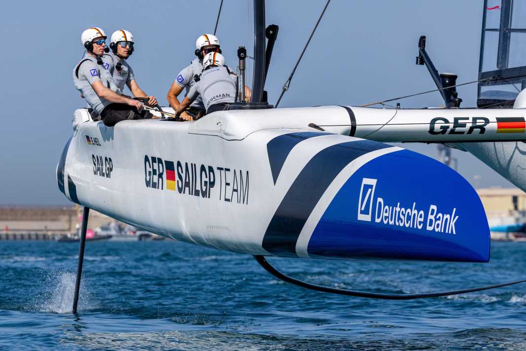Erik Heil und das Germany SailGP Team im Einsatz vor Abu Dhabi