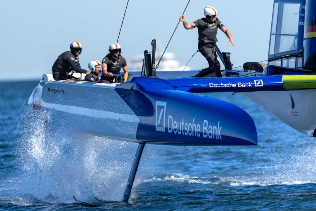 Erik Kosegarten-Heil et l'équipe de Germany SailGP lors de la première de Sassnitz.