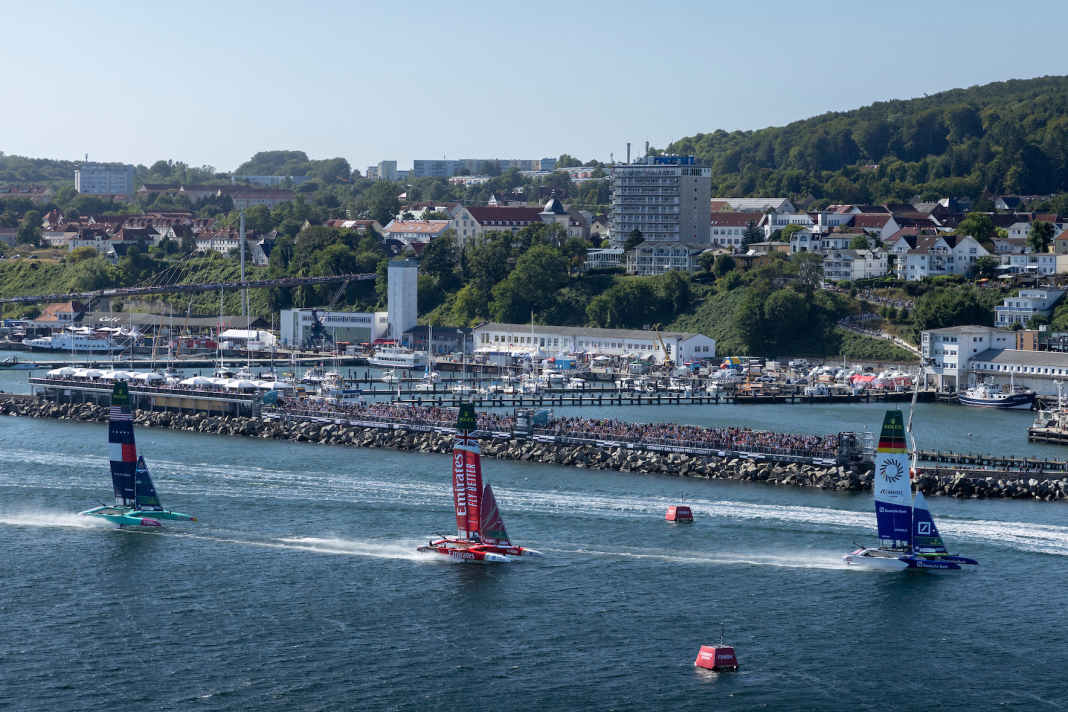 Ici, les équipes d'Allemagne, de Grande-Bretagne et des États-Unis encouragent les tribunes de Sassnitz.
