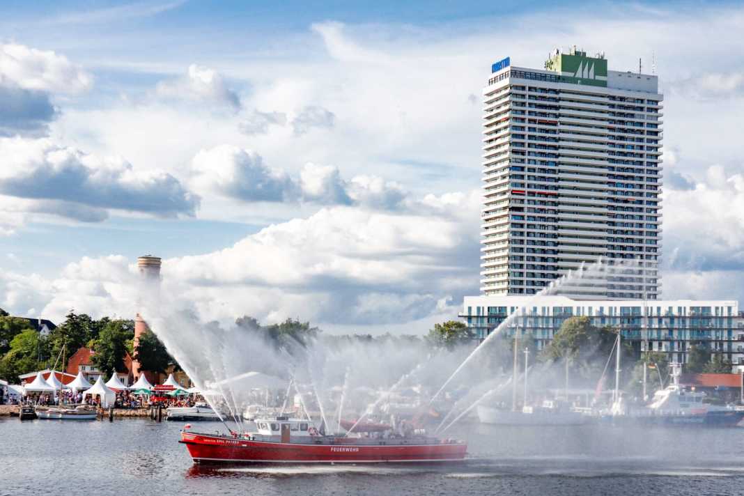 Das Feuerlöschboot "Senator Emil Peters" wird ein letztes Mal zur Travemünder Woche erwartet