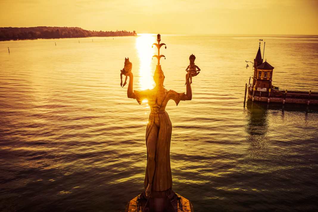 La statua di Imperia, alta nove metri