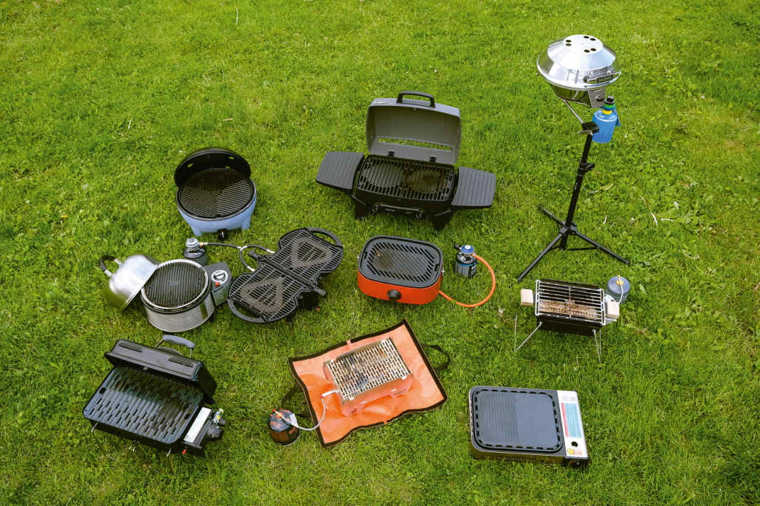 The candidates: In the Cadac and Urban Pro, the gas bottle is not in the picture. The tripod on the Magma replaces the railing and is not part of the scope of delivery