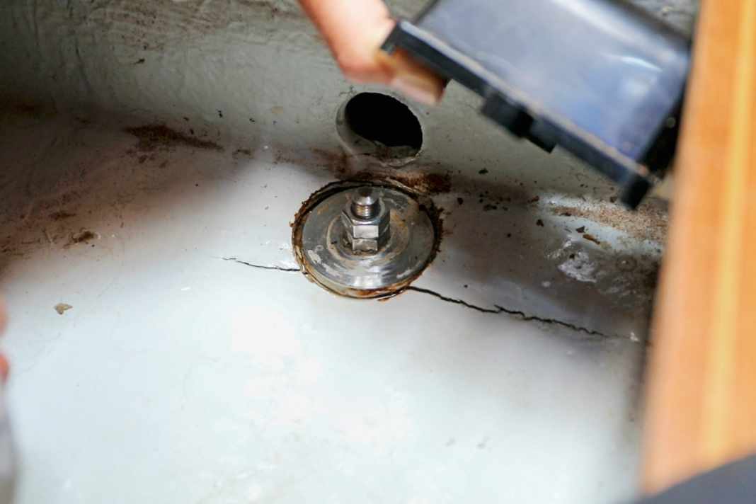 Cracked 1: On the test ship, the angle laminate on the strongback came loose on the aft keel bolt. Special care must be taken here