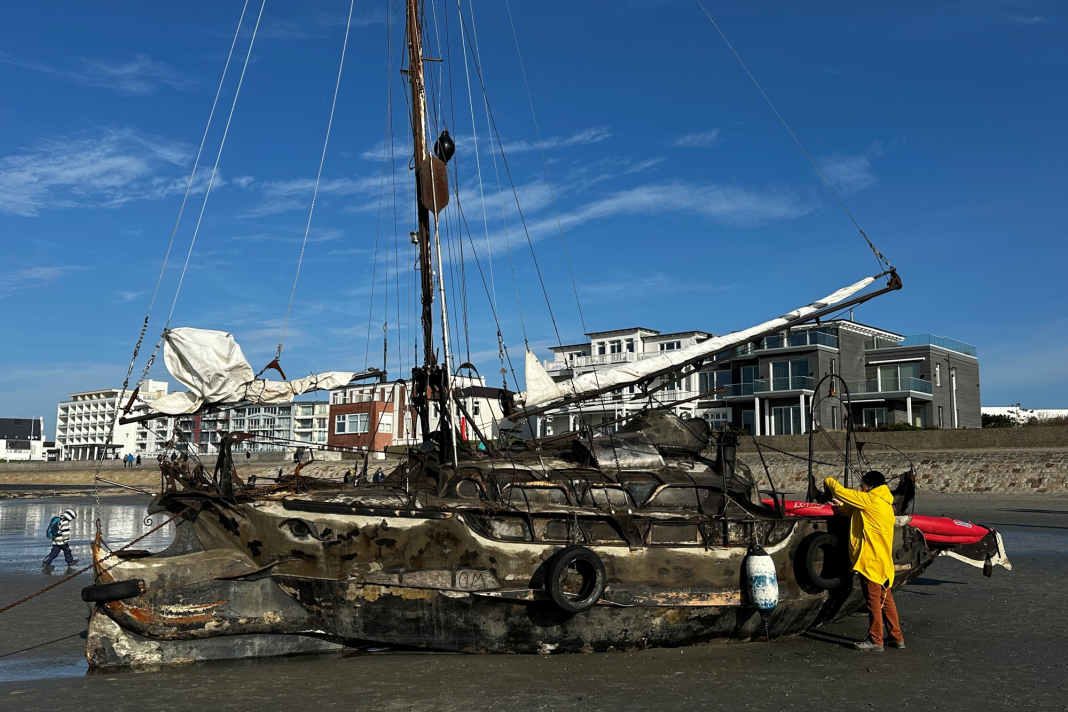 So wurde das Geisterschiff vor knapp zwei Wochen am Weststrand von Norderney angespült