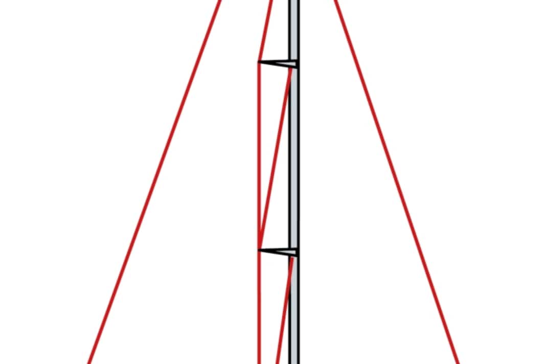 Top rigged, several pairs of spreaders, rear lower shrouds, partly with baby stay or front lower shrouds