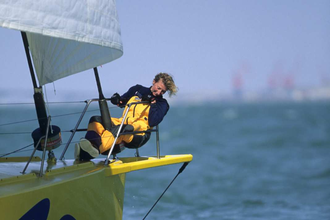 Chatherine Chabaud au sommet de sa carrière de navigatrice professionnelle à la proue du "Whirlpool-Europe 2"...