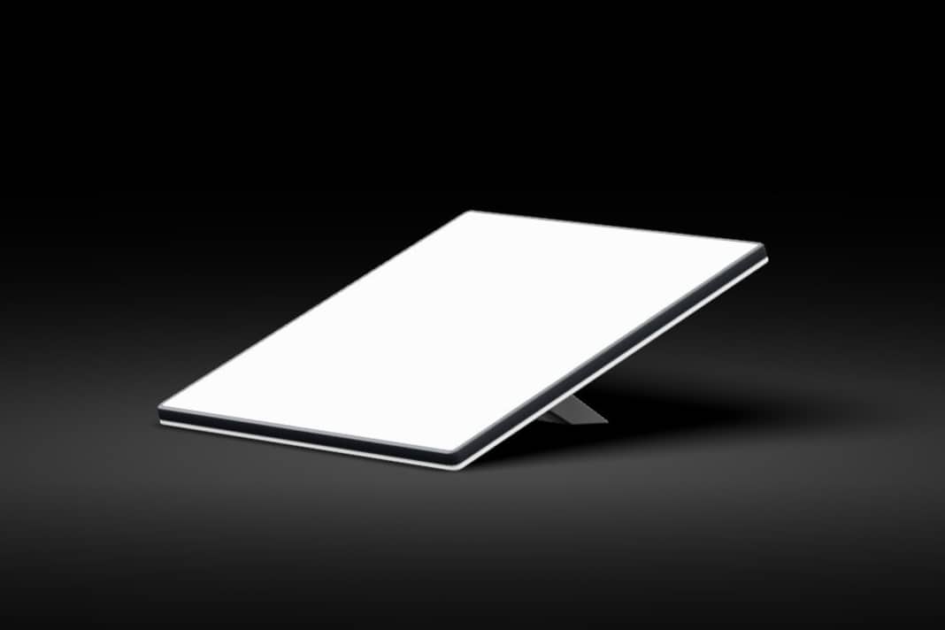 First pictures of the Starlink mini antenna. It has an edge length of just under 30 centimetres and runs directly on 12 volts