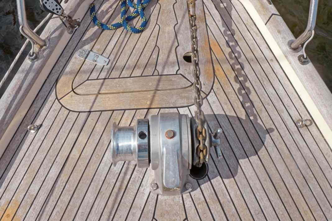 Teak deck: Depending on the wear and tear, the surface wears out and needs to be refurbished