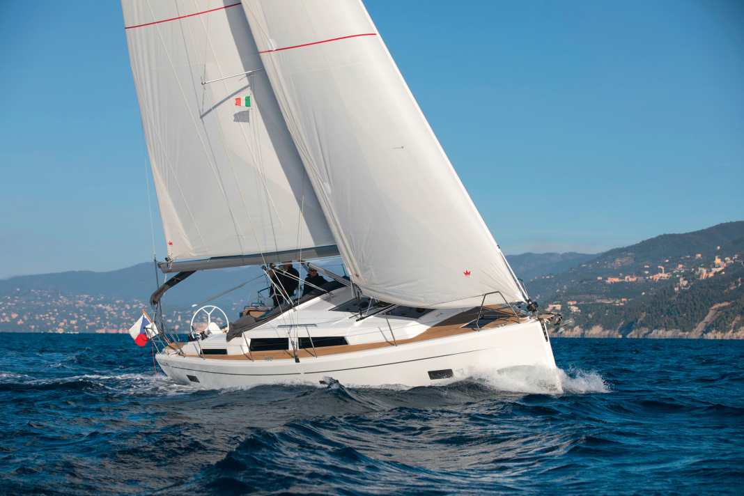 Striking lines, self-tacking jib, lots of windows and no winches on the coachroof: typically Hanseatic