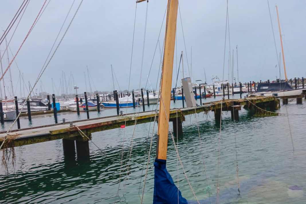 Die Hanseat 68 der Familie Bothmer lag sieben Tage unter Wasser. Da vier Generationen bereits damit segelten, entschied man sich zur Rettung, obwohl die Versicherungssumme dafür nicht ausreicht