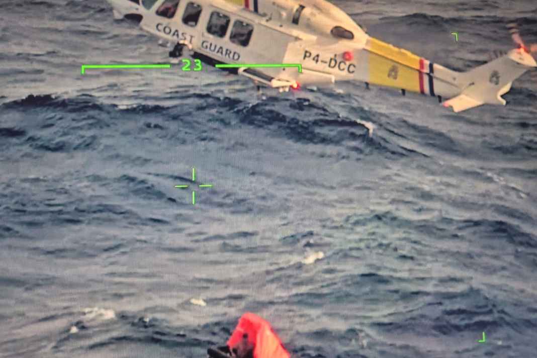 Récupération de l'équipage en détresse à 150 nm d'Aruba
