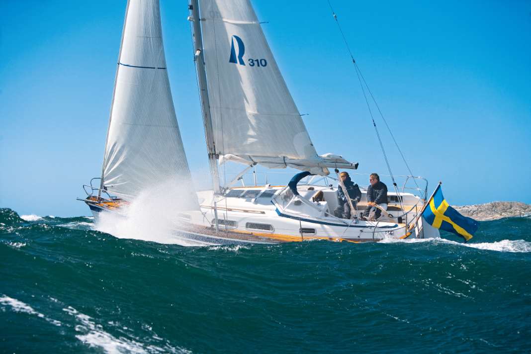 Tough test: the small HR 310 impresses with its safety and stability in the strong wind test