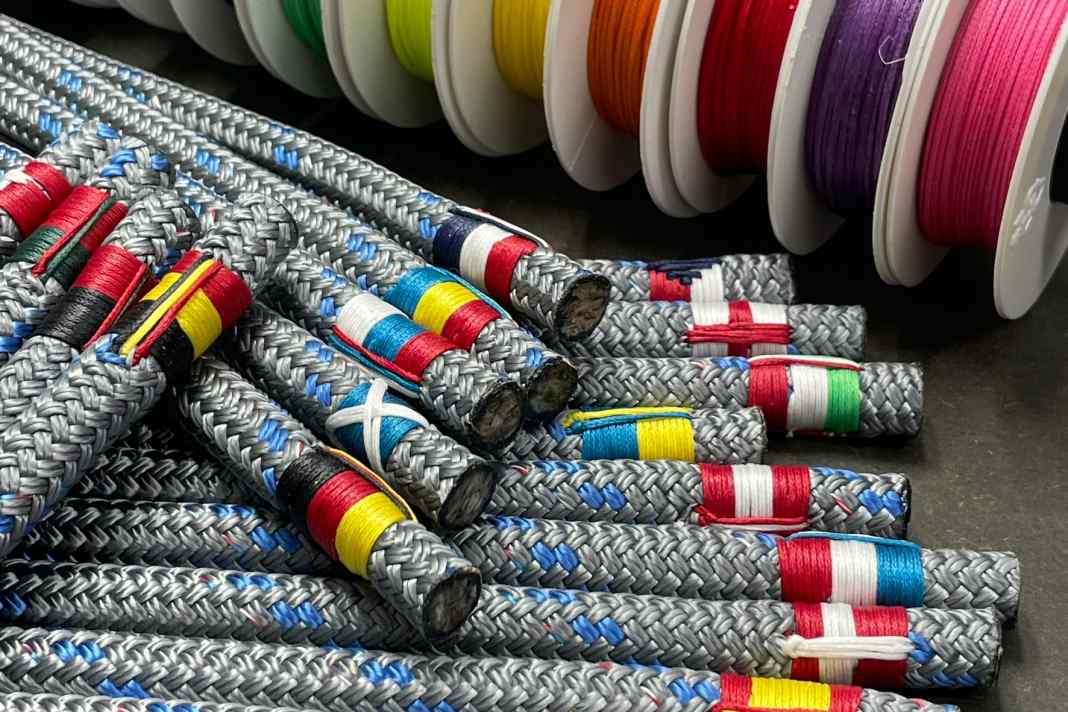 Les kits de gréement de Premiumropes permettent de marquer le cordage au design du drapeau