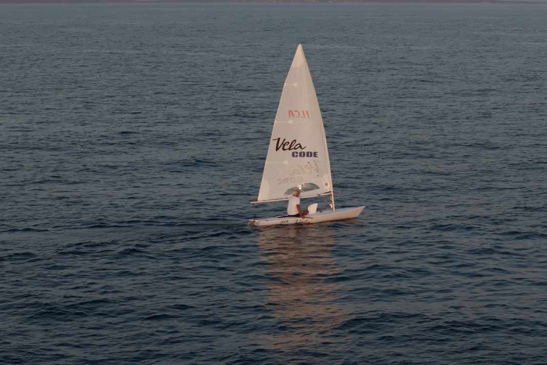 En juin, le concepteur de superyachts Dan Lenard veut parcourir 500 miles nautiques d'affilée avec un ILCA 7.