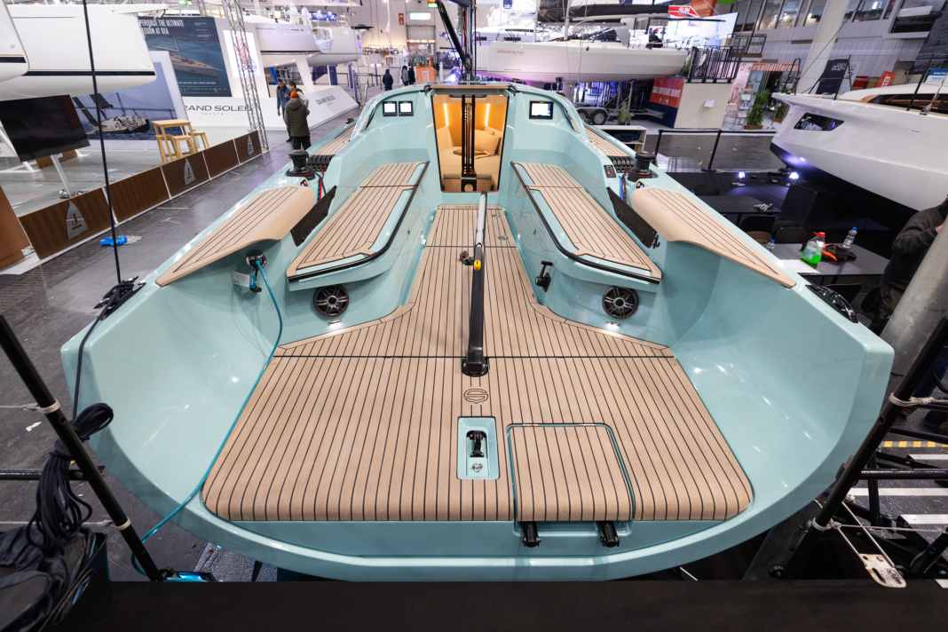 Coherent: The curves are consistently repeated on the boat