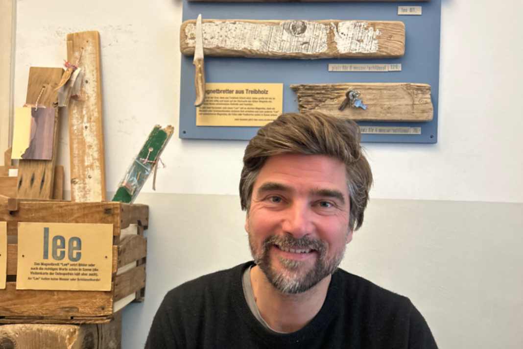 Boris Herrmann im Gespräch mit der YACHT im Ottensener Café Tide.