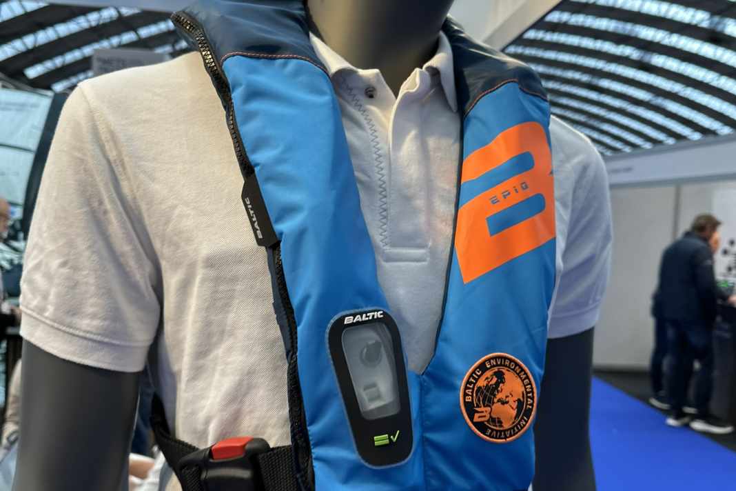 Die Rettungsweste Epiq von Baltic wurde aus recycelten Fasern hergestellt