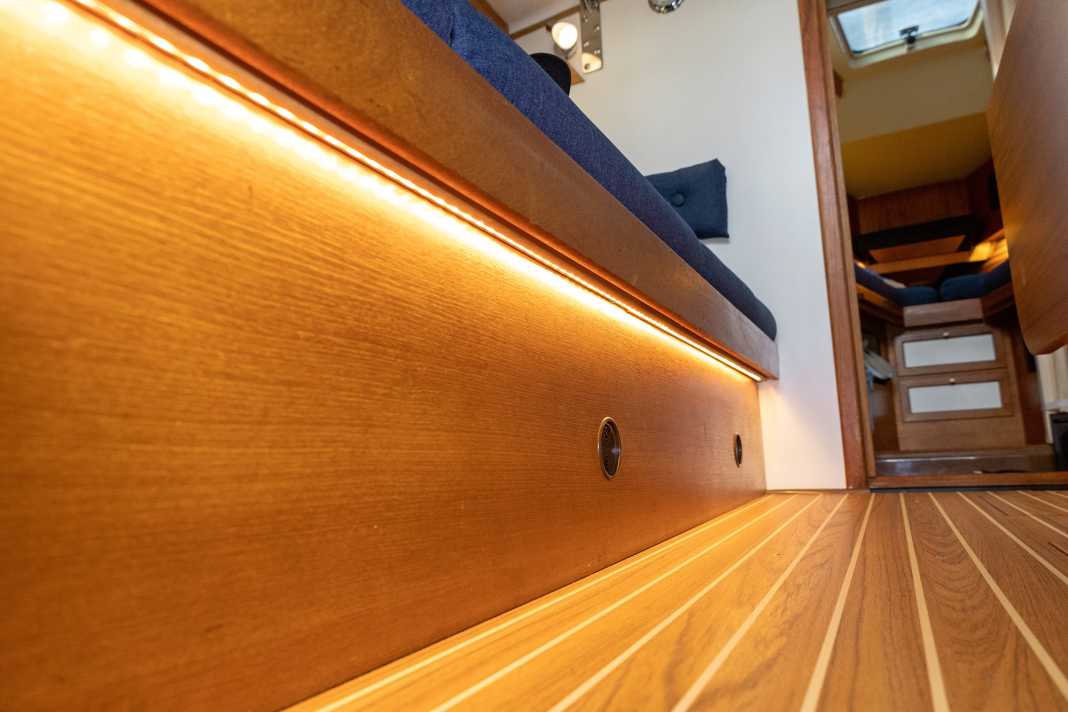 The LED strips are glued under the overhang of the saloon bays with the help of the profile strips, they shine vertically downwards onto the floorboards, which results in very nice indirect lighting, the brightness can be adjusted downwards for night sailing