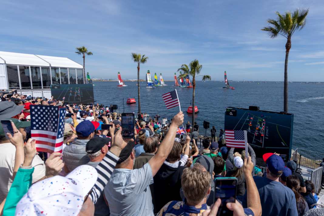 Non sono mancati i fan entusiasti della vela all'apparizione del SailGP nella futura area olimpica di Los Angeles.
