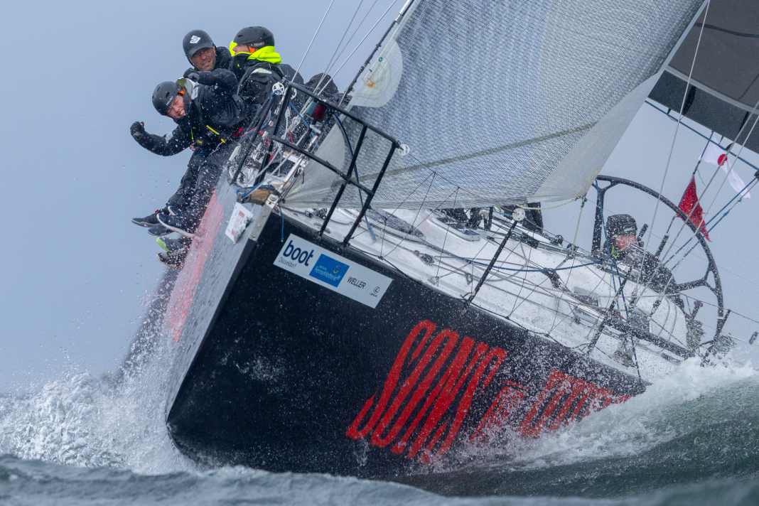 Il nome della barca corrispondeva al rodeo del lunedì: i norvegesi "Sons of Hurricanes" con il timoniere Jon Sverre Hoiden.