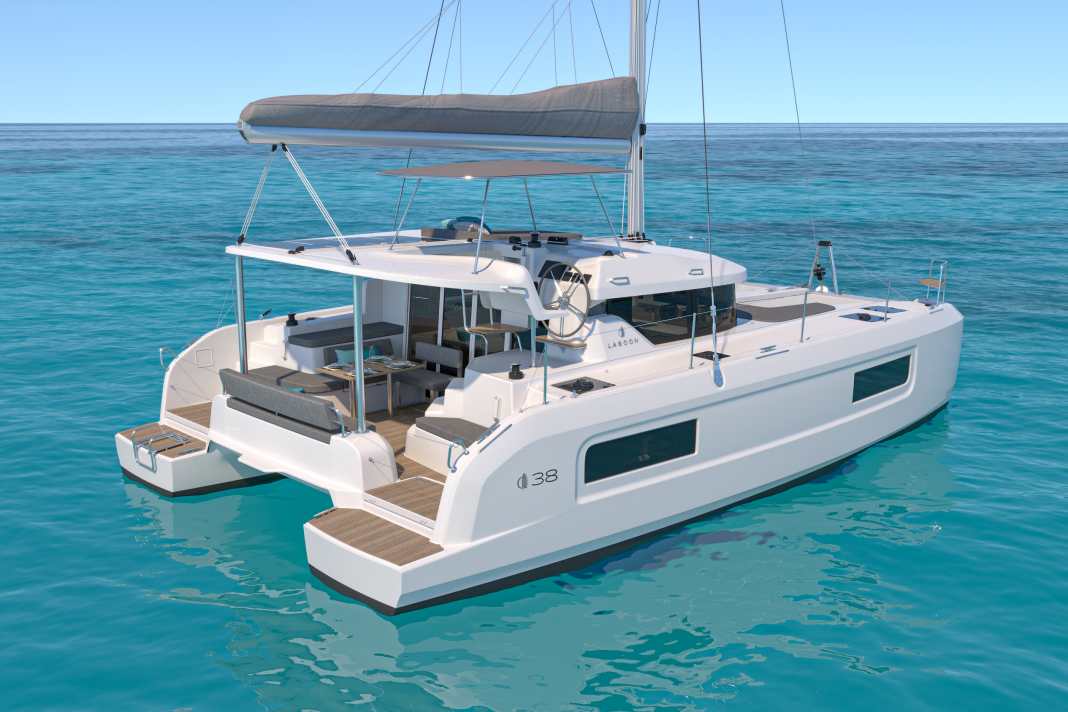 High hulls, wide surfaces, large windows. The concept stands for cosy cruising with plenty of comfort on and below deck.