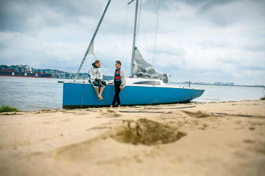 Andare in spiaggia o cadere a secco non è un problema con una tavola centrale e un timone a scomparsa