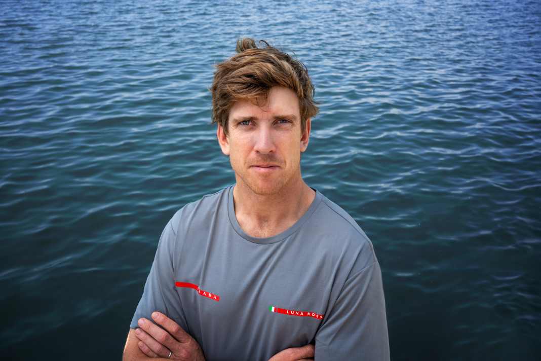 Peter Burling già nella nuova tenuta del team Luna Rossa.