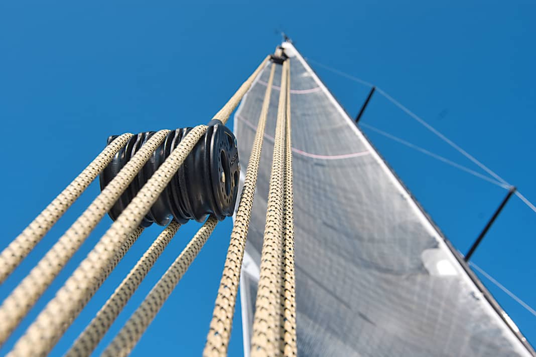 Réglage de l'étai : ce palan discret a une grande influence sur le confort de navigation et les performances d'un yacht.